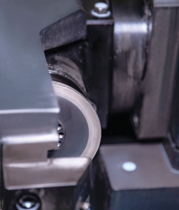 Diamond roller dressing device